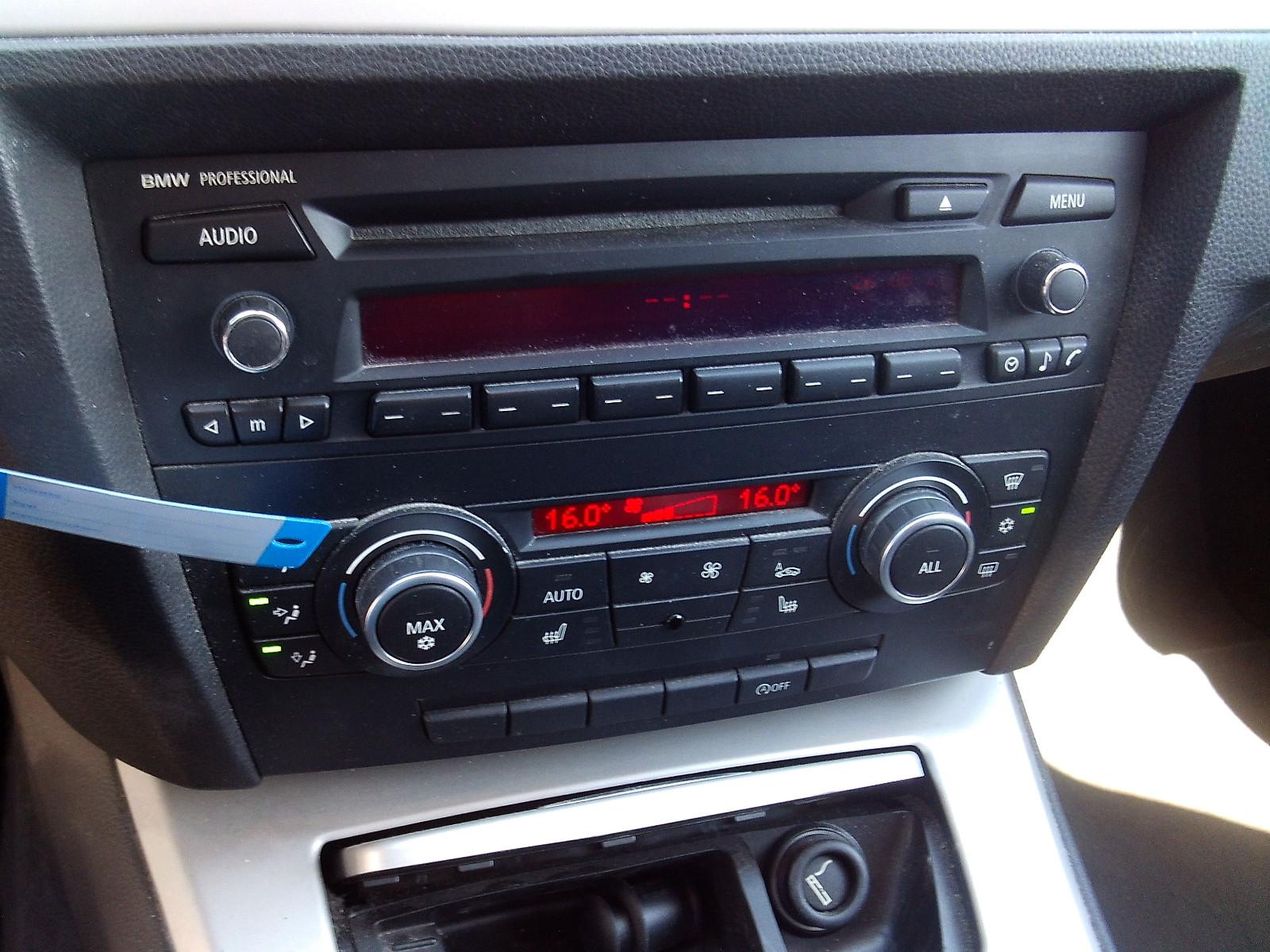 BMW 318 2010 — photo 8