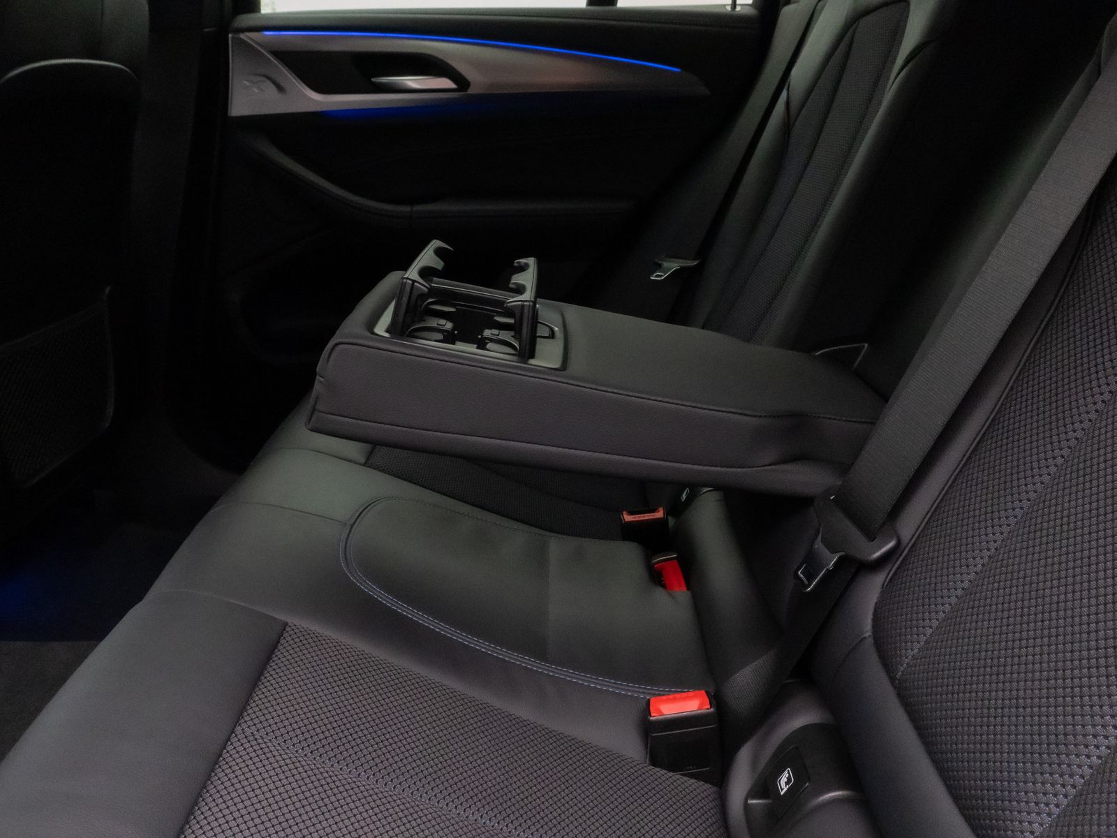 Fahrzeugabbildung BMW X4 M40d Kamera HUD DAB H/K AHK Komfort 21Zoll
