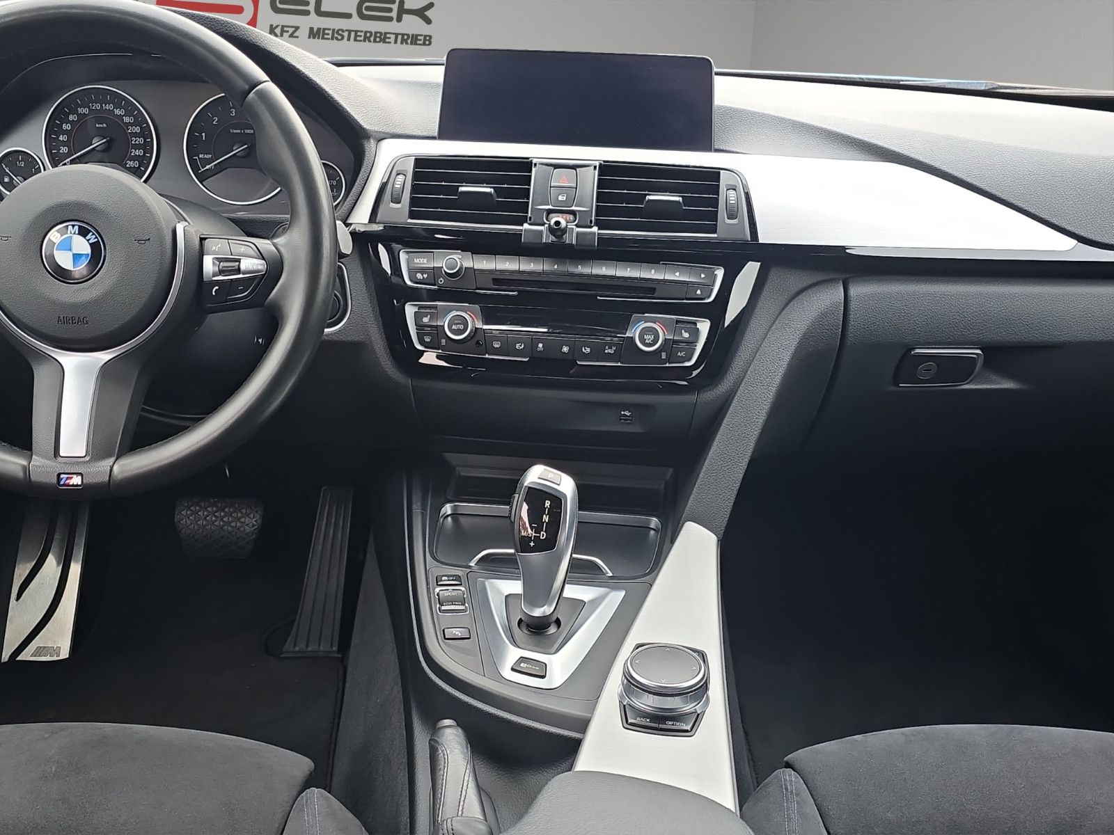 Fahrzeugabbildung BMW 330 e iPerformance M-Sportpaket +LED+ALCANTARA