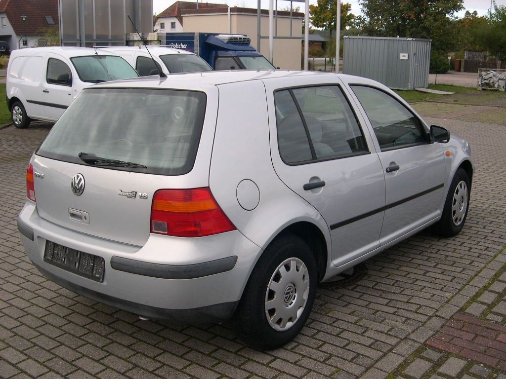 Fahrzeugabbildung Volkswagen Golf 5-Türer+KLIMAAUTOMATIK+100PS