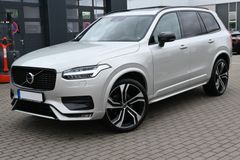 Fahrzeugabbildung Volvo XC90 B5 AWD* R-Design*STHZ*360°LUFT*B&W*22Zoll