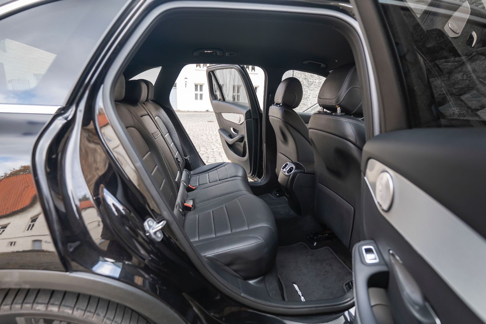 Fahrzeugabbildung Mercedes-Benz GLC 300d 4Matic AMG-LINE LED KAM NAV