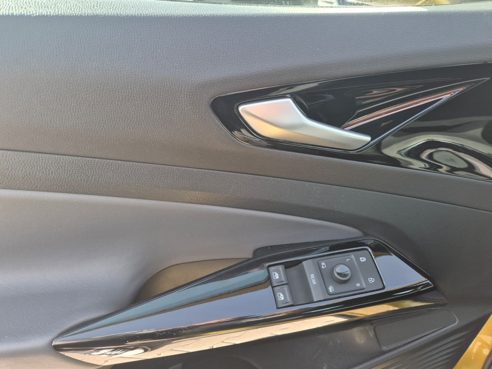 Fahrzeugabbildung Volkswagen ID.4 Pro Performance Life ACC*NAVI*AHK*LM 19"