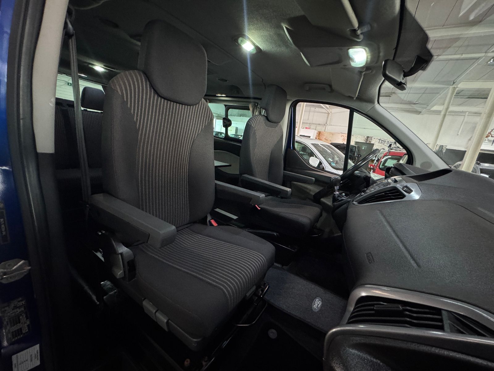 Fahrzeugabbildung Ford TOURNEO CUSTOM 2.2 TDCI WESTFALIA EUROLINE STHD