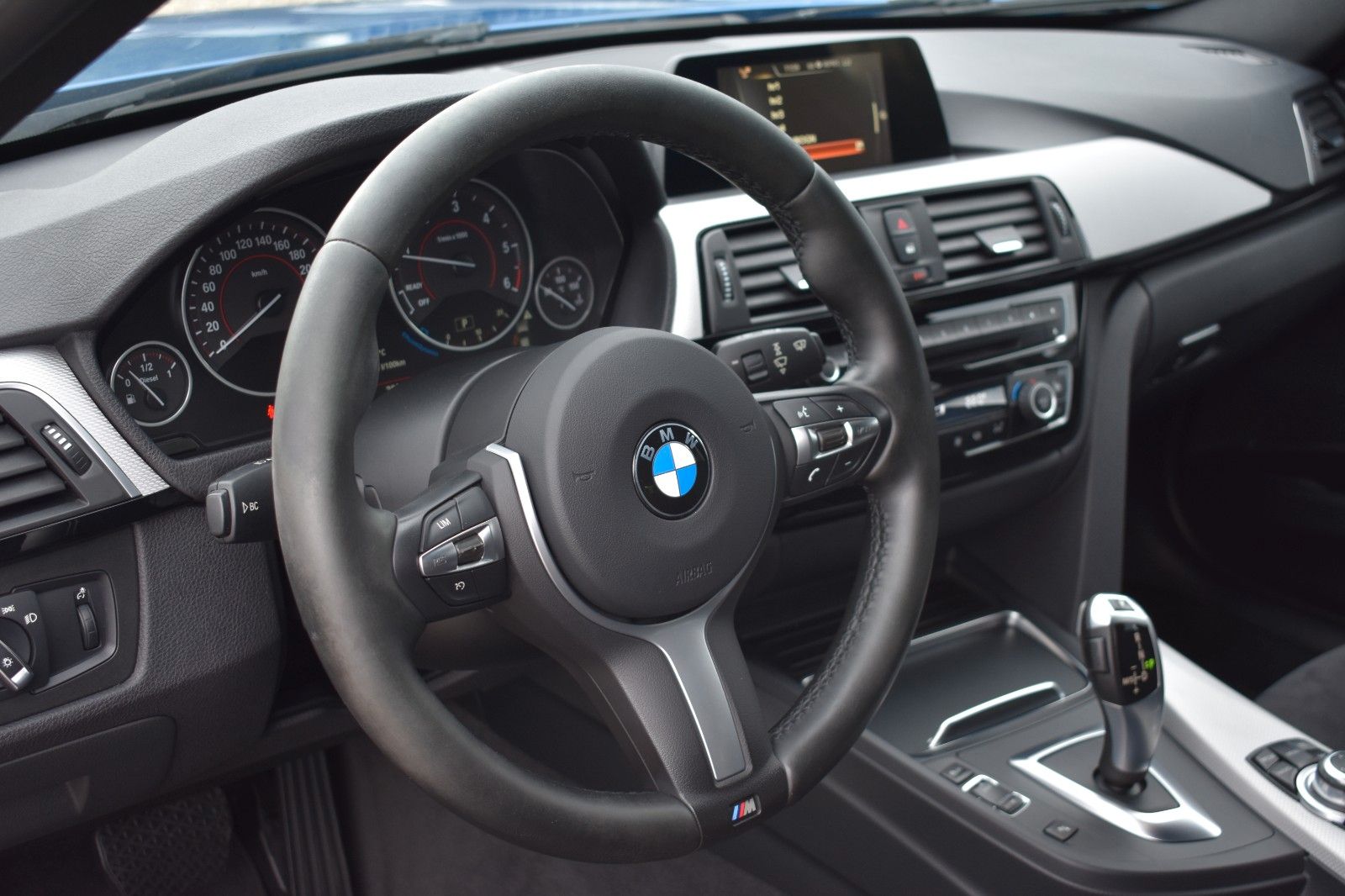 Fahrzeugabbildung BMW 318 d Touring M Sport EstorilB. Automatik LED