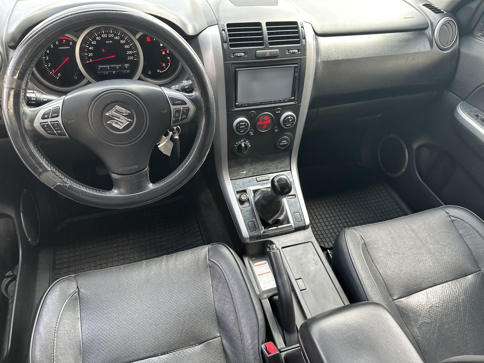 Fahrzeugabbildung Suzuki Grand Vitara 2.4 VVT Club AHK+LEDER+GLASDACH+TEM