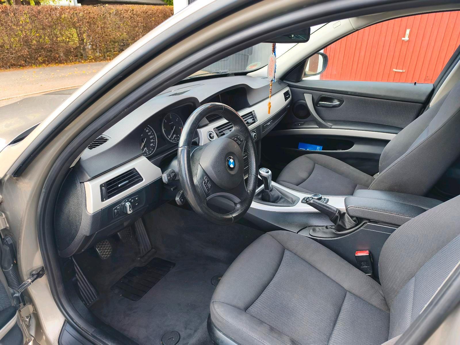 BMW 320 2011 — photo 8