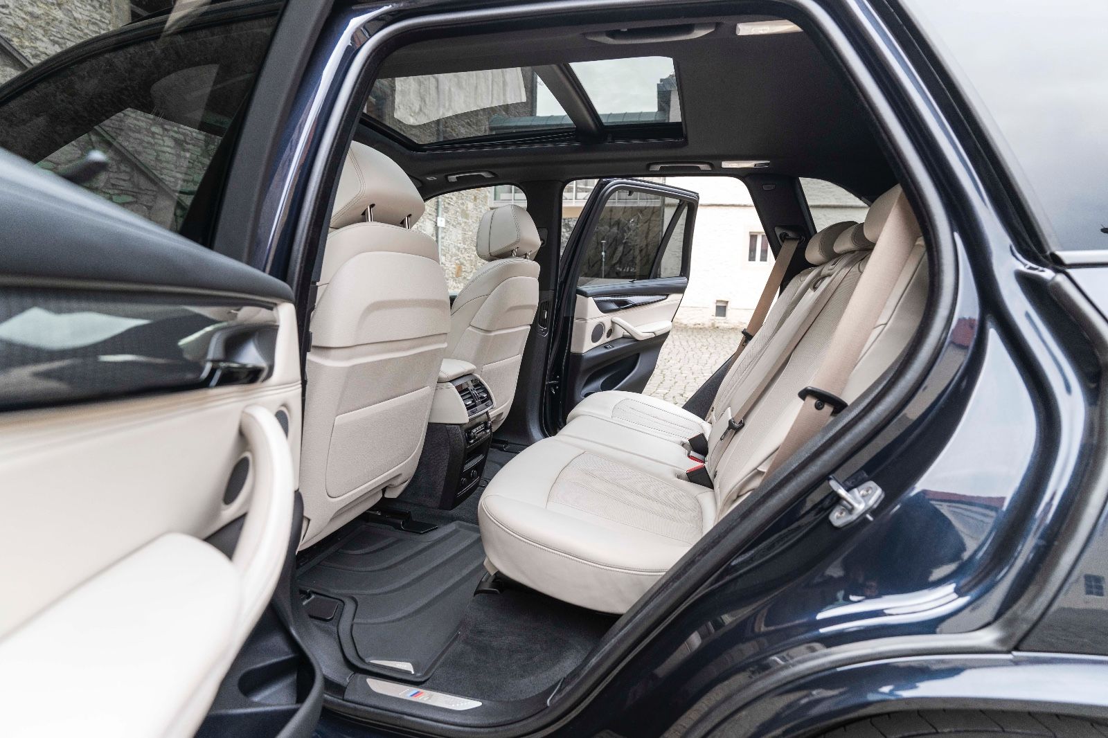 Fahrzeugabbildung BMW X5 xDrive50i Sportpaket ACC LED 360° HUD H&K