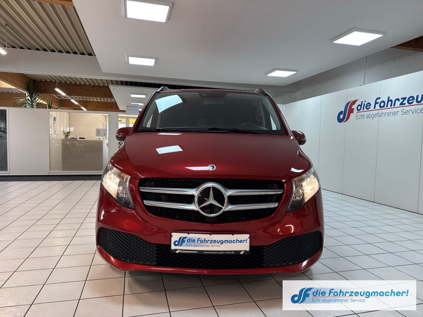 Fahrzeugabbildung Mercedes-Benz V 220 d RISE kompakt Navi Apple CarPlay Android