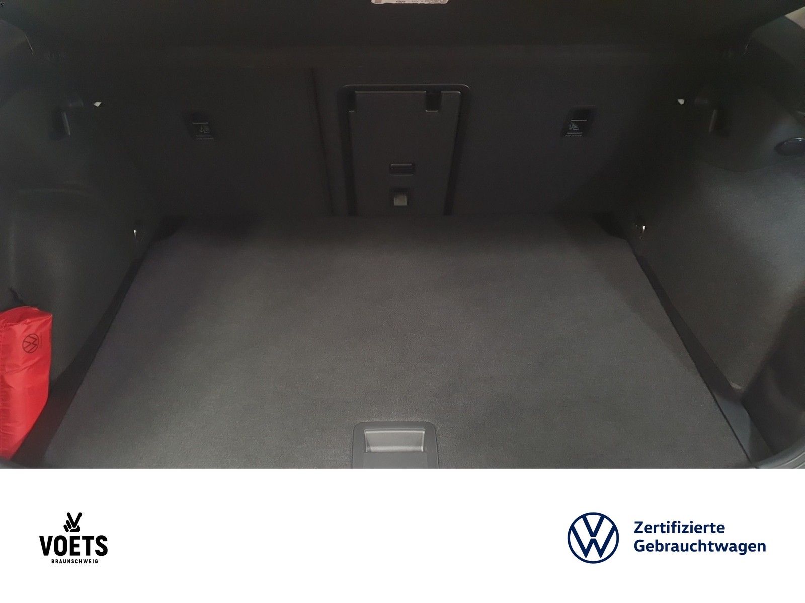 Volkswagen Golf VIII Goal 1.5 eTSI DSG LED+RearView+ACC foto 18