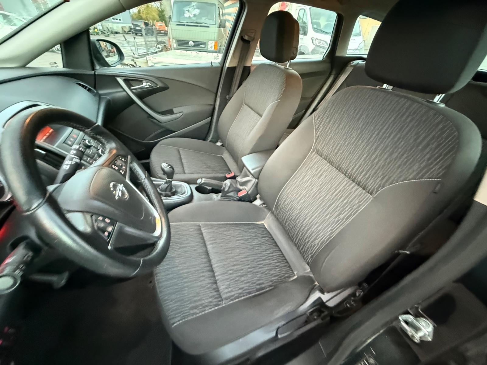 Opel Astra 2015 — photo 13