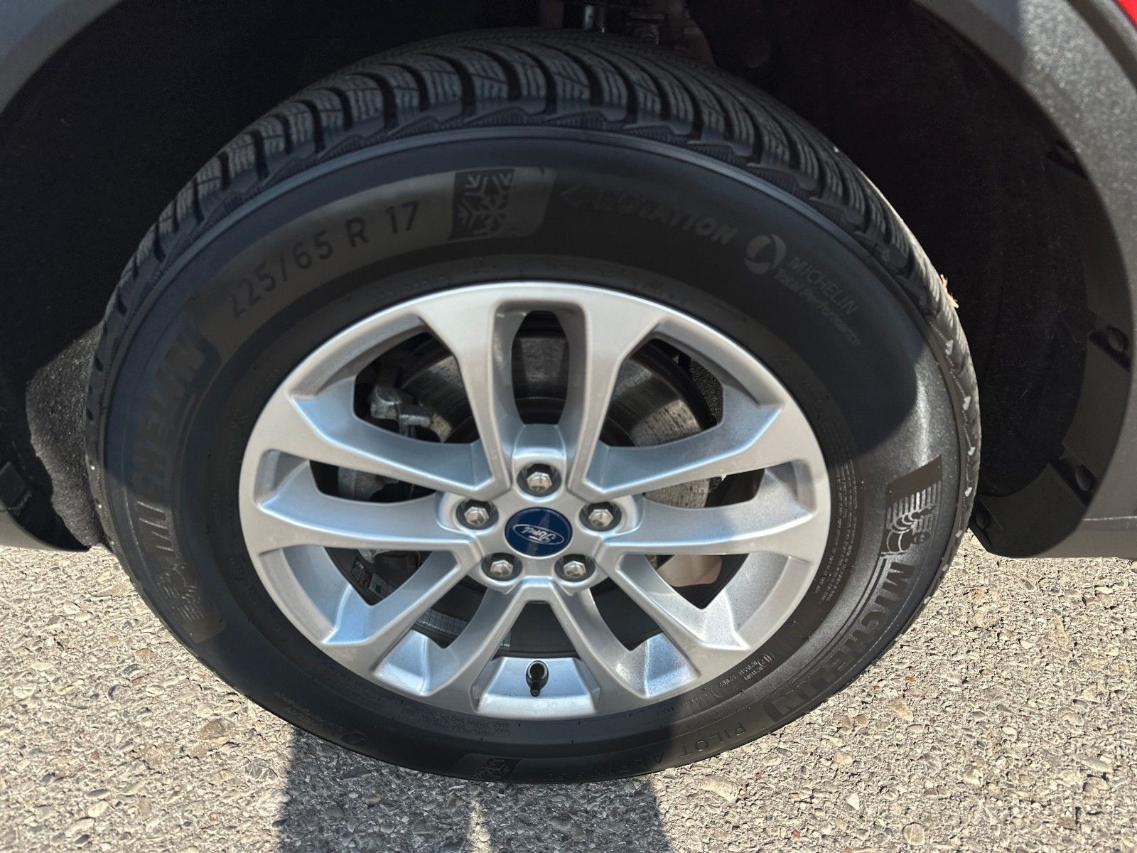 Fahrzeugabbildung Ford Kuga PHEV Titanium X, AHK schwenkbar, FAHRASSIST