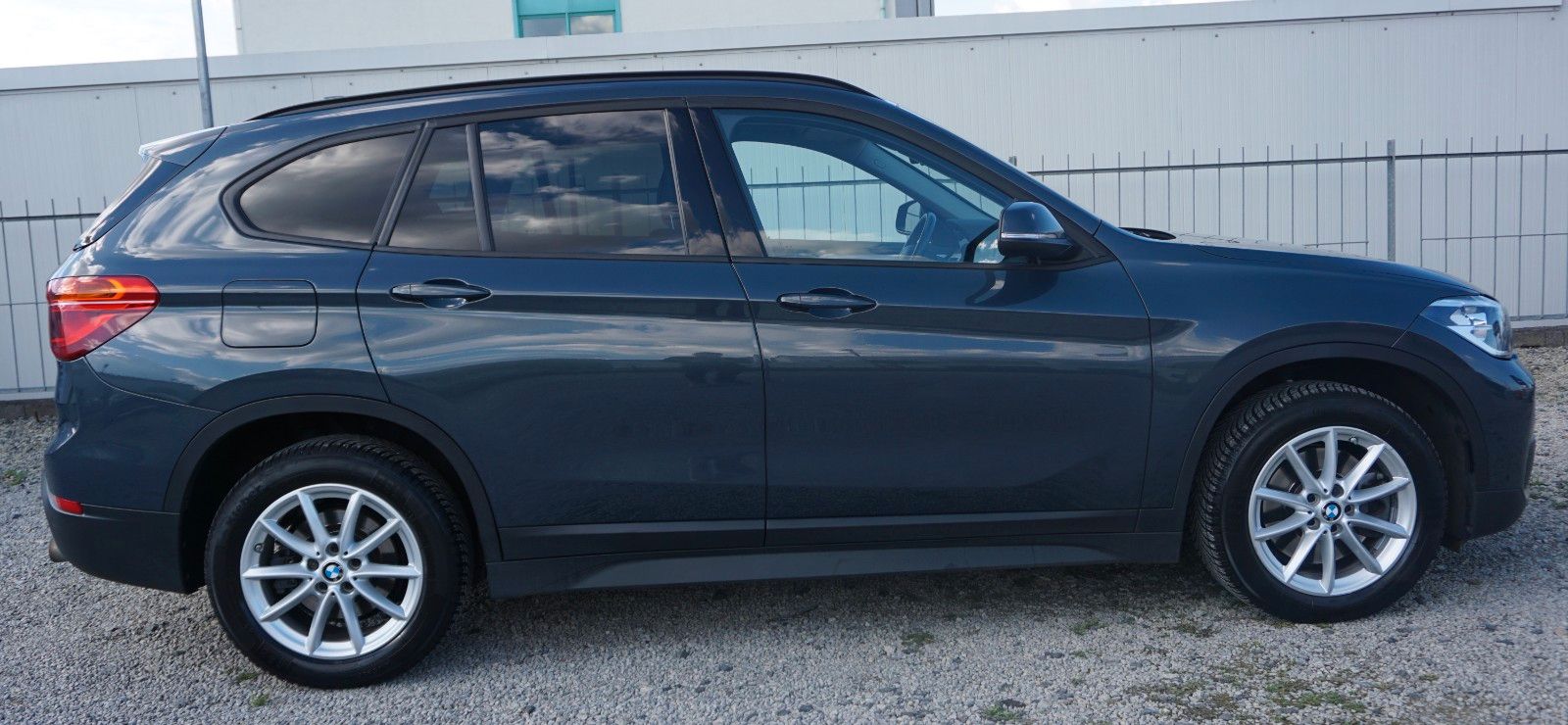 Fahrzeugabbildung BMW X1 xDrive 20i Advantage,PDC,Automatik,Scheckheft