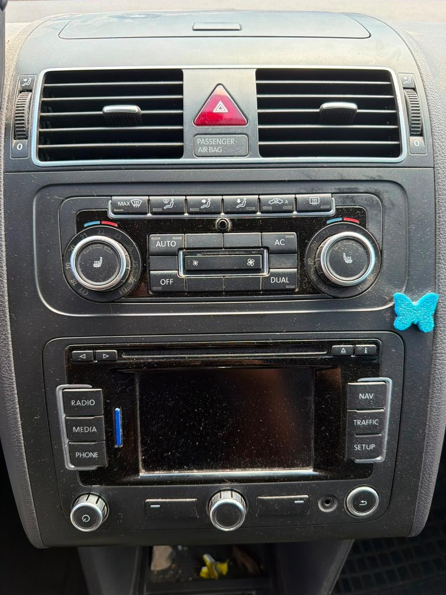 Volkswagen Touran 2012 — photo 16