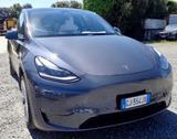 Tesla Model Y Long Range AWD - Tesla Model Y: Kombi