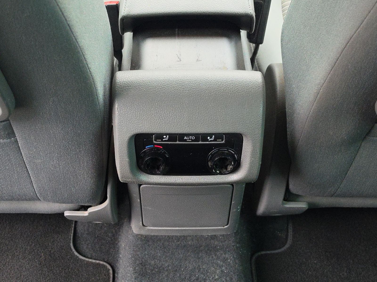 Fahrzeugabbildung SEAT Alhambra 4You TDI KLIMA PDC SHZ TEMPOMAT