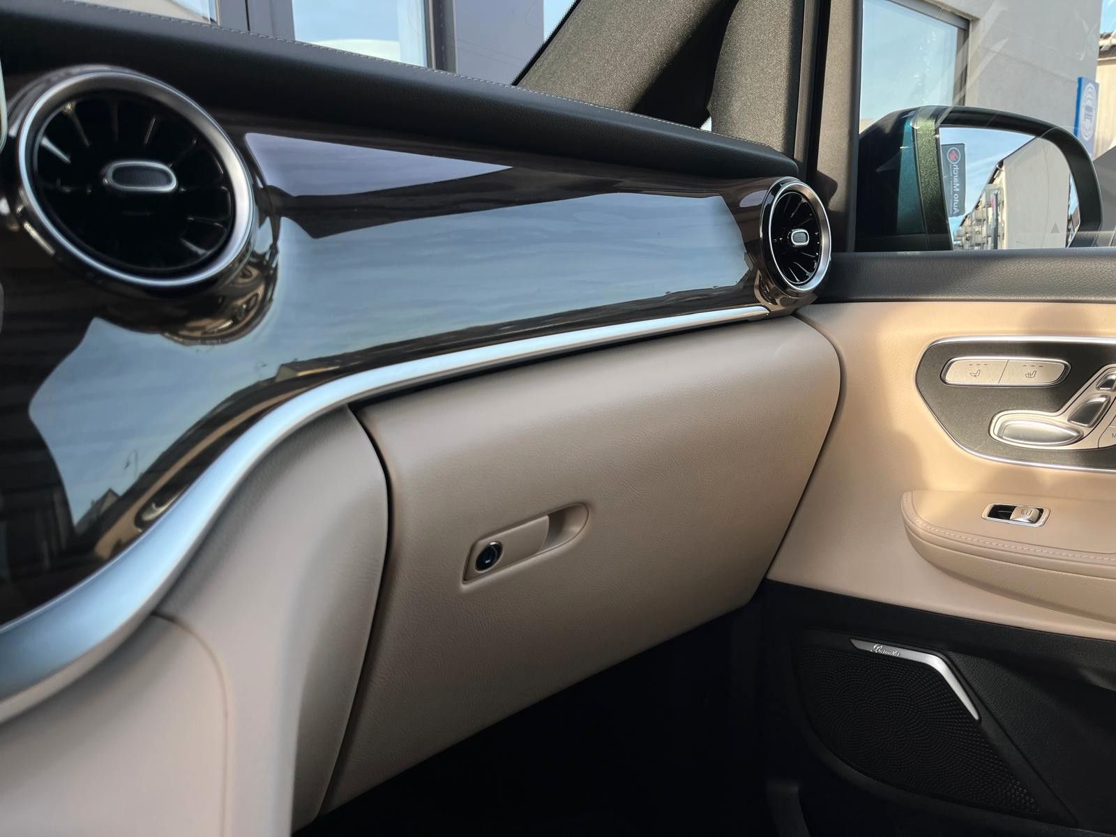 Fahrzeugabbildung Mercedes-Benz V 300 d AVANTGARDE EDITION 2023 4Matic