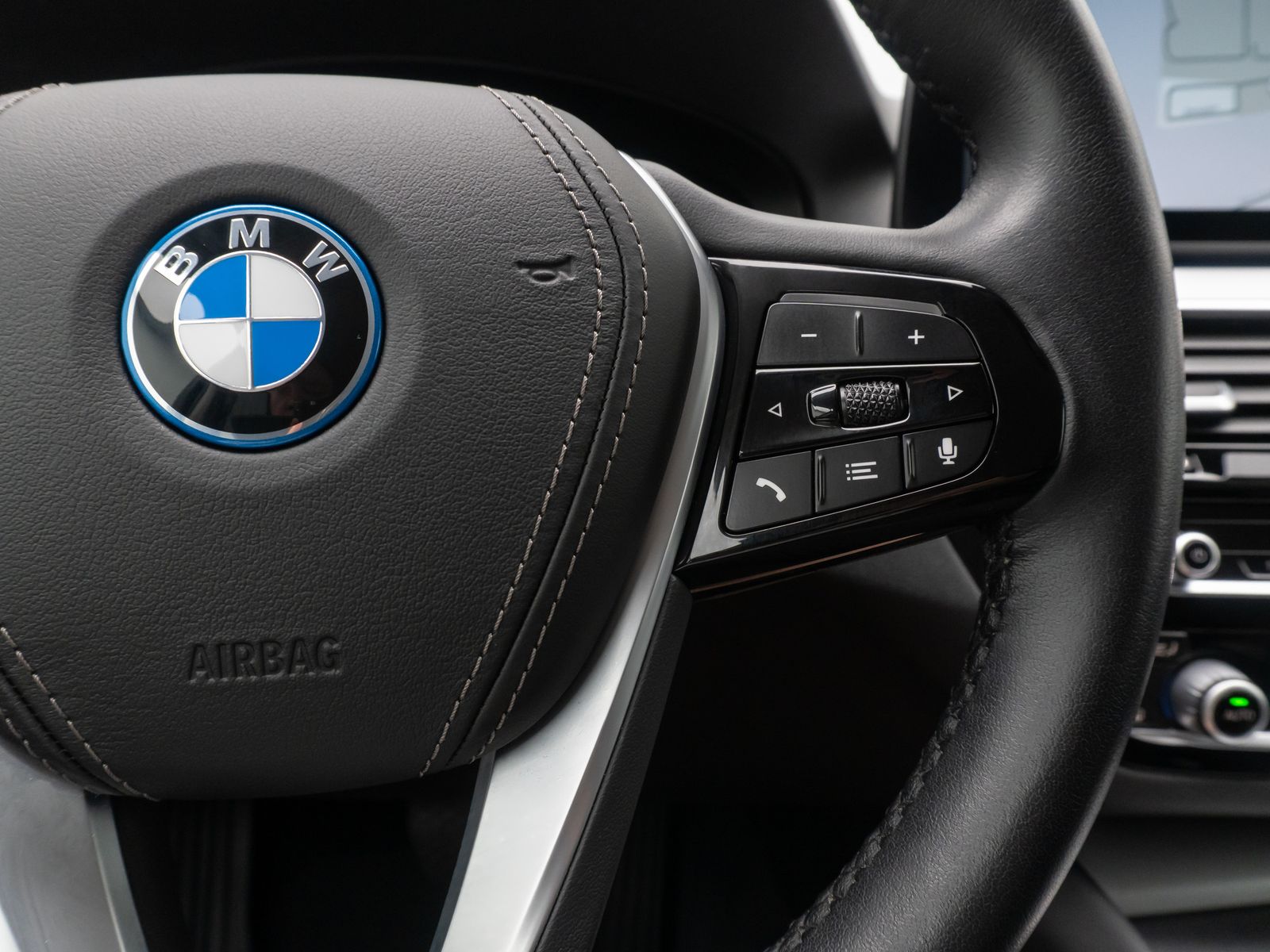 Fahrzeugabbildung BMW 520e  360° Laser HUD DAB H/K ACC Komfort Alarm