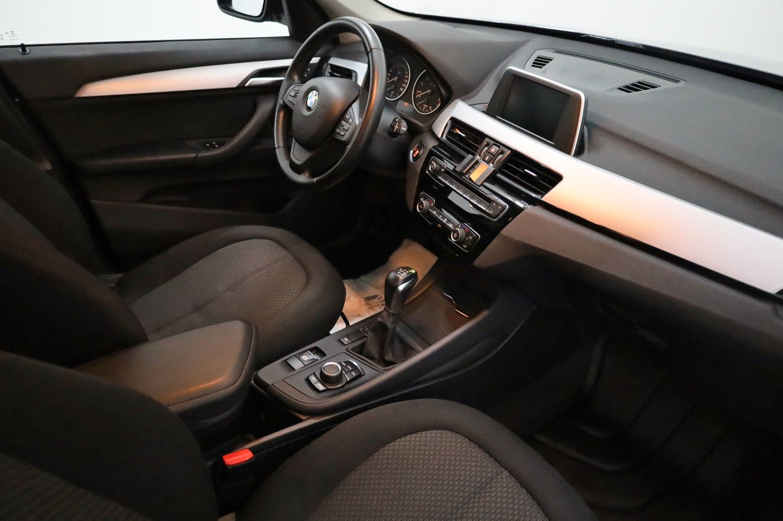 Fahrzeugabbildung BMW X1 xDrive 20i Advantage,PDC,Automatik,Scheckheft