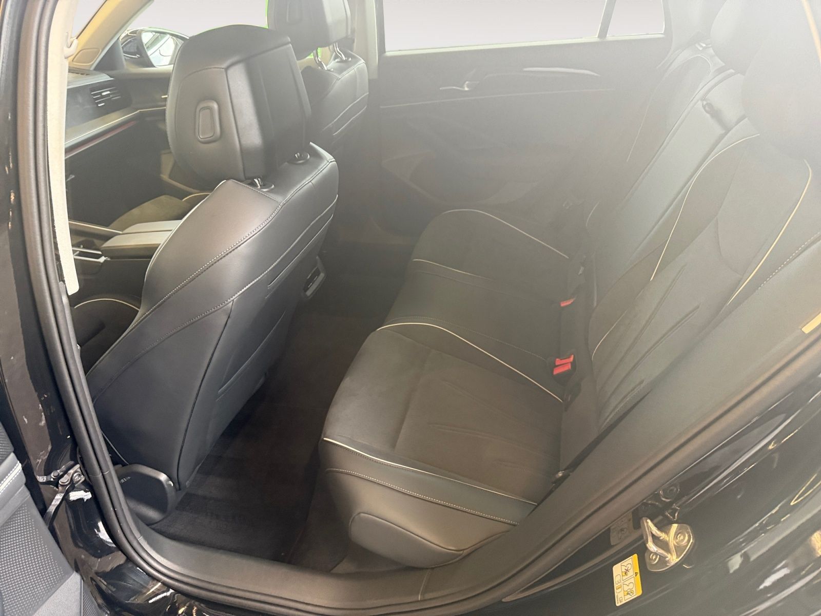 Volkswagen Passat Variant - Bild 14