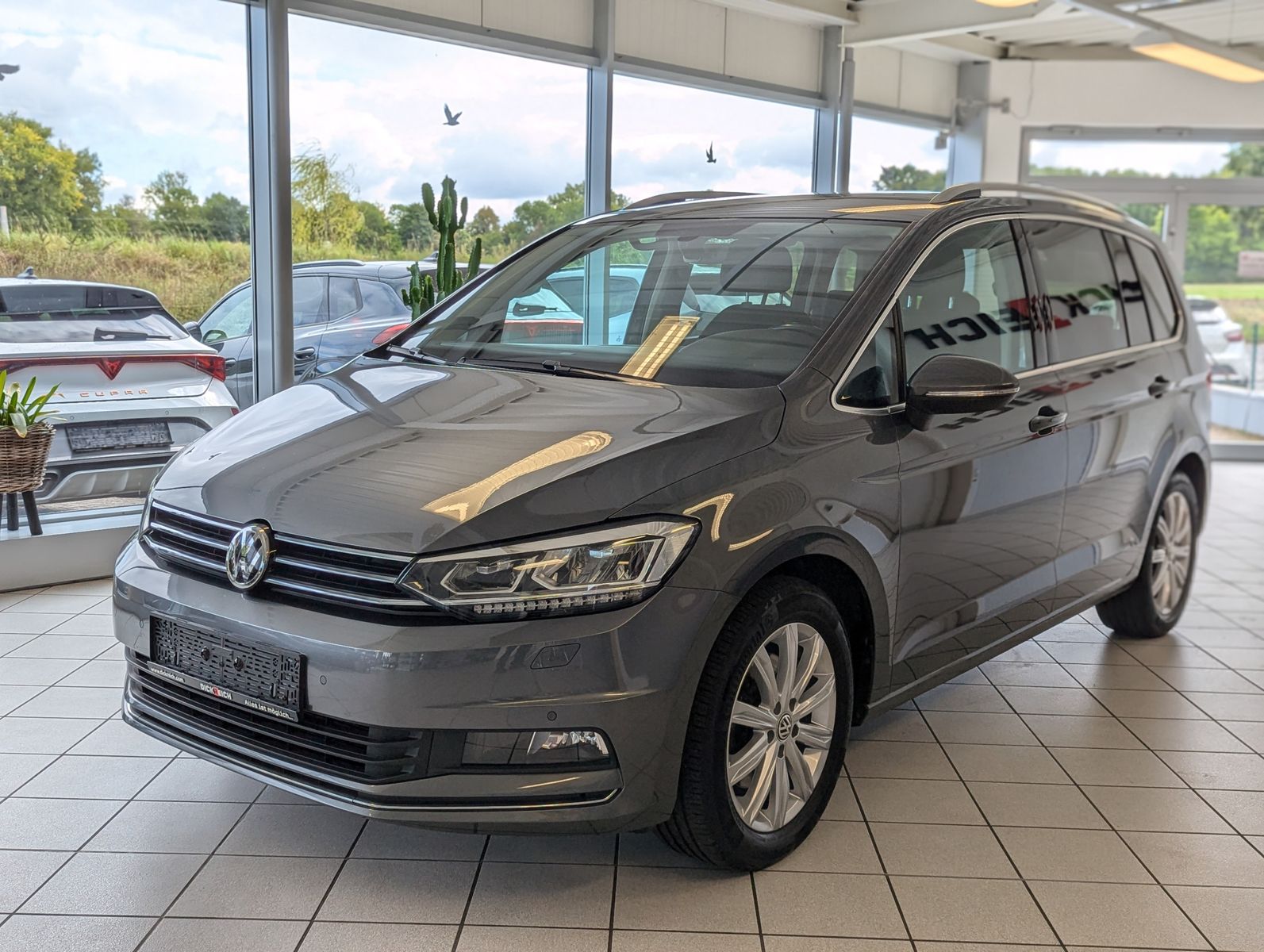 VW Touran 1.5 TSI Highline 7-Sitze Kamera LED AHK - Image 3