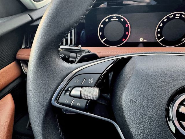 Skoda Superb Combi L&K PANO LuftLeder Travel AHK 360°