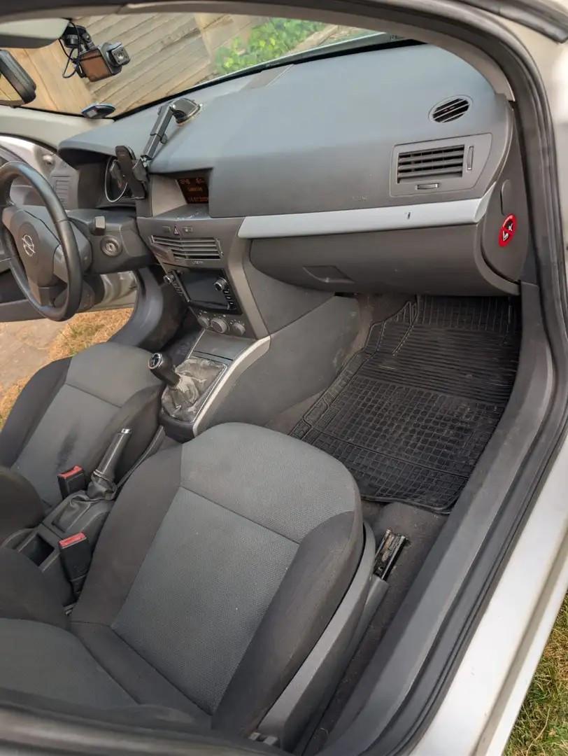 Opel Astra 2006 — photo 10