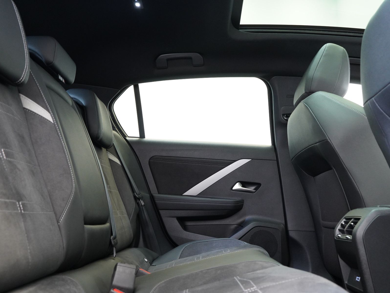 Fahrzeugabbildung Opel Astra L Lim. 5-trg. Ultimate INTELLILUX/PANORAMA