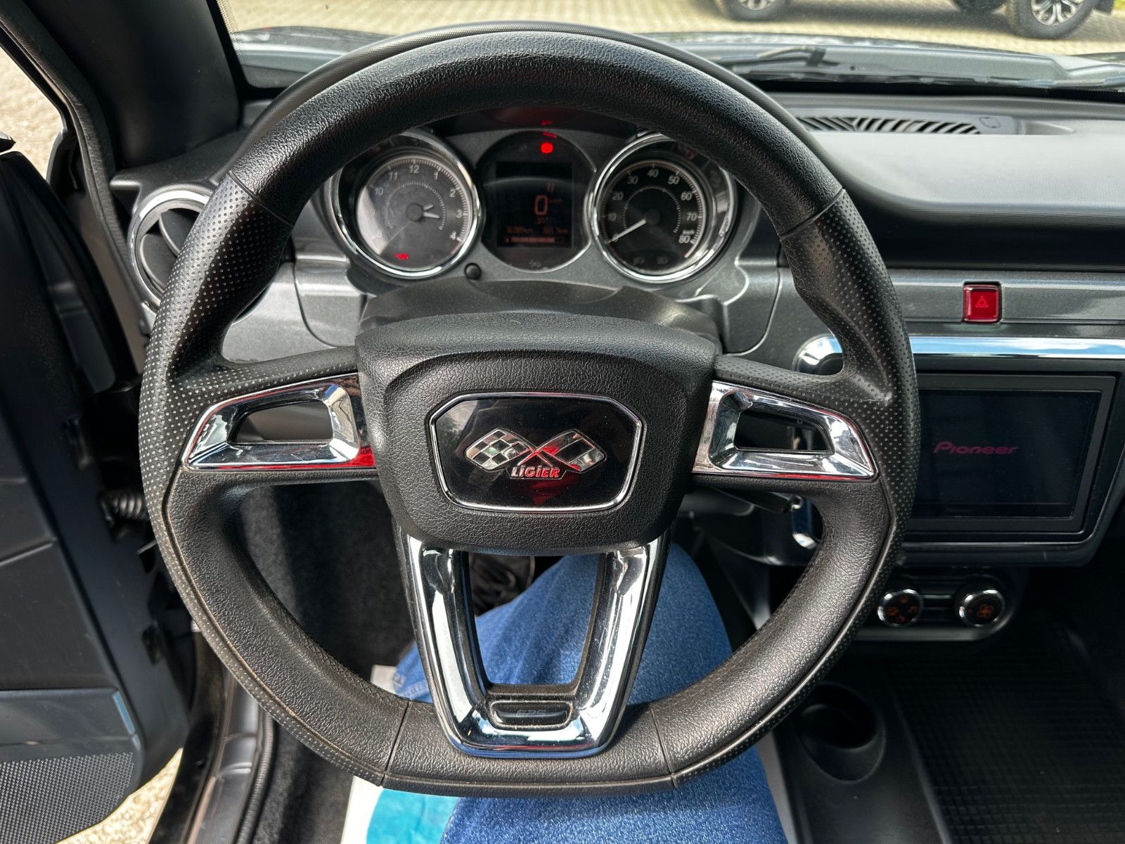 Ligier JS 60 DCi | Leder | Kamera | Carplay — Bild 10
