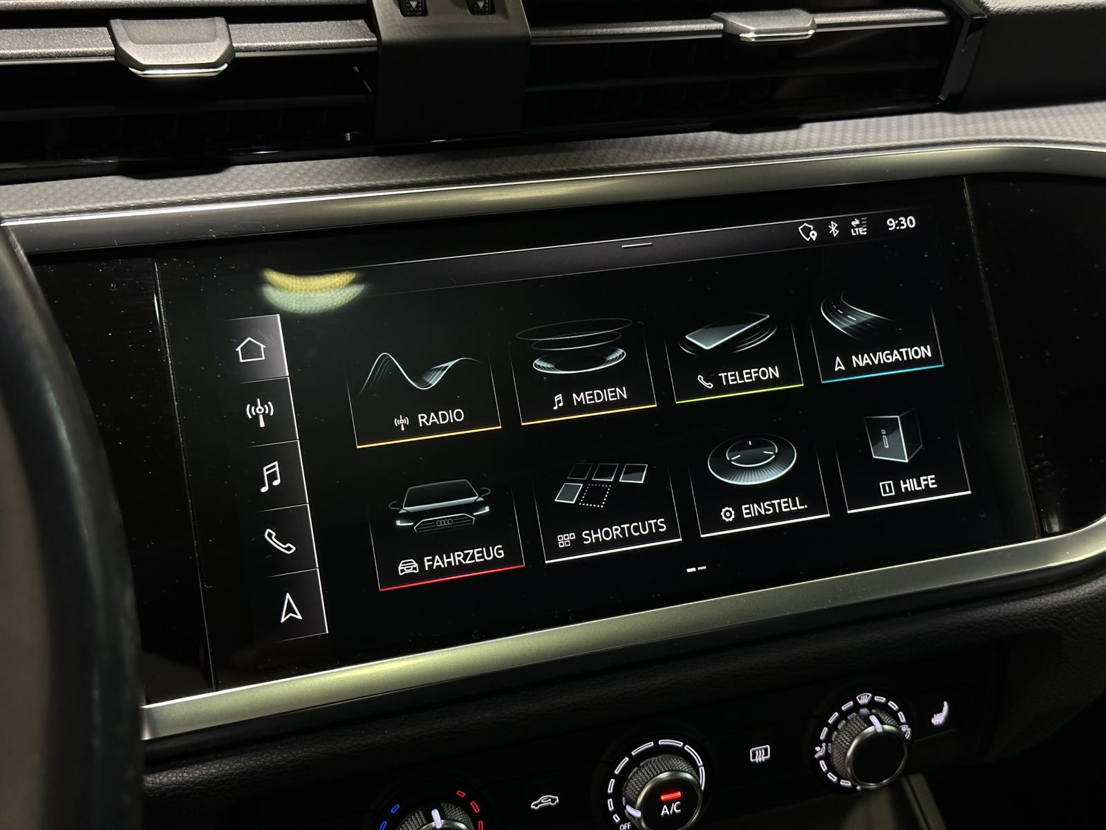 Audi Q3 40 TDI / S TRONIC / QUATTRO / PANO / LED /