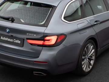 Fahrzeugabbildung BMW 530e xD Pano Kamera DAB HiFi Adapt. Fahrwerk 19"