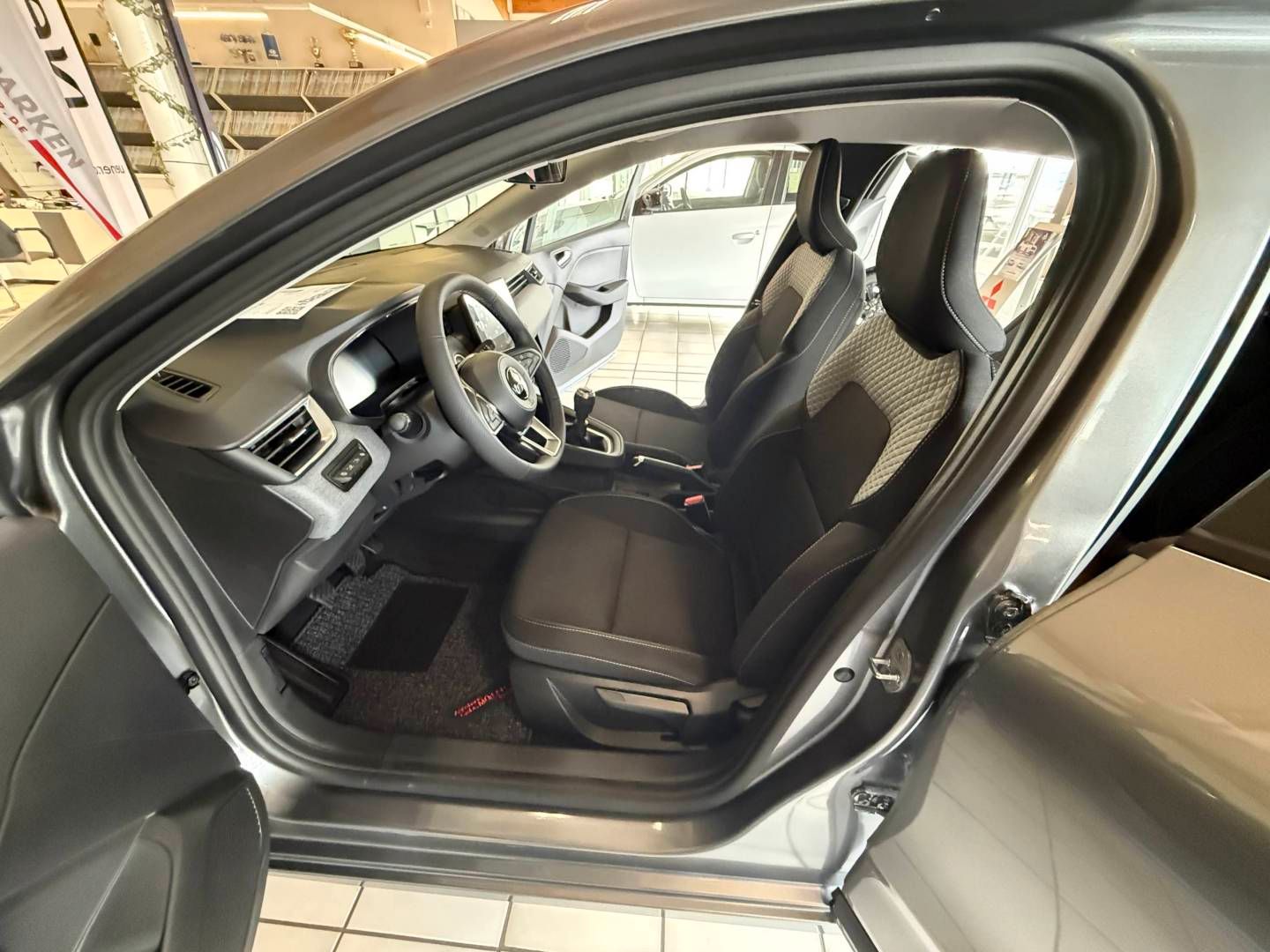 Fahrzeugabbildung Mitsubishi Colt (VBX/VBE)(08.2023->) DE