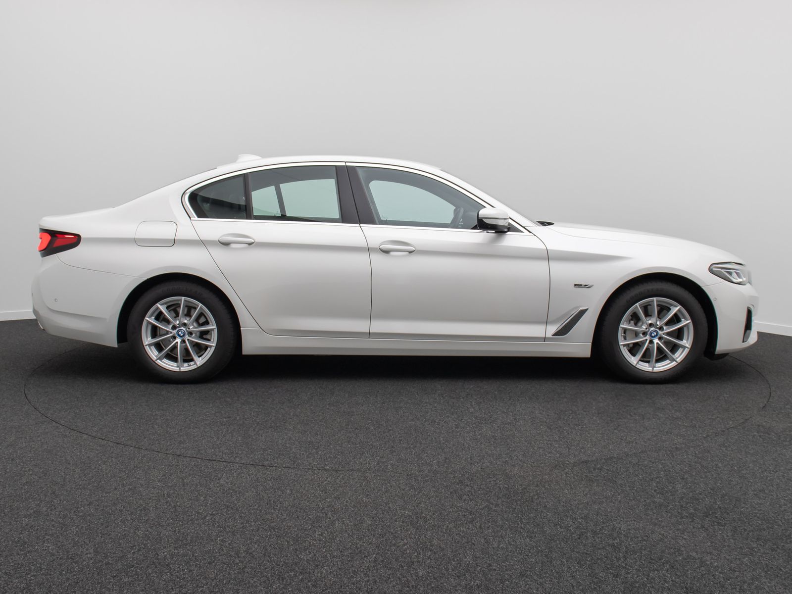 Fahrzeugabbildung BMW 530e ACC 360° HUD DAB Memory Alarm Leder Sport