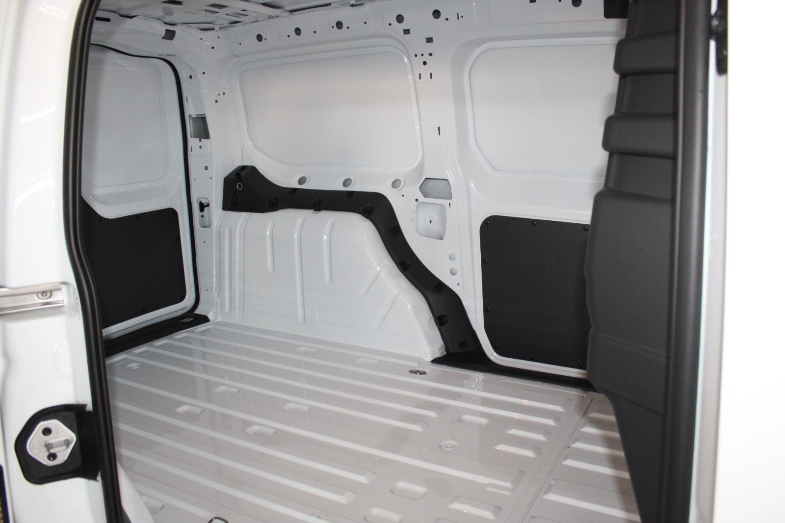 Fahrzeugabbildung Ford Transit Connect TREND L2 AHK IACC NAVI uvm.
