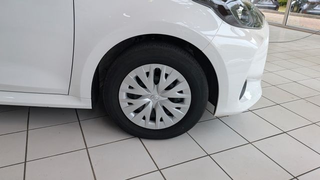 Fahrzeugabbildung Toyota Yaris 1.5 Business Edition KlimaA,Navi,SHZ,ACC