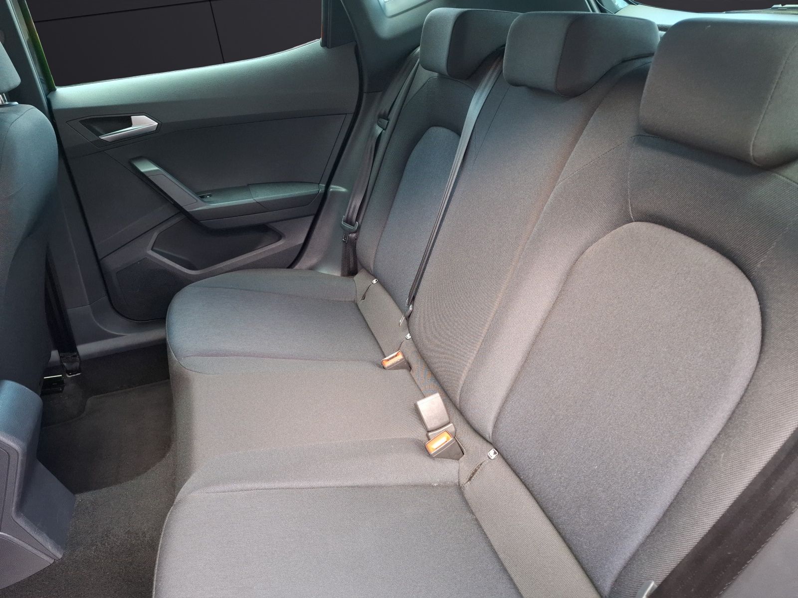 Fahrzeugabbildung SEAT Arona TSI FR-Line DSG LED Navi AID ACC RFK SH LM