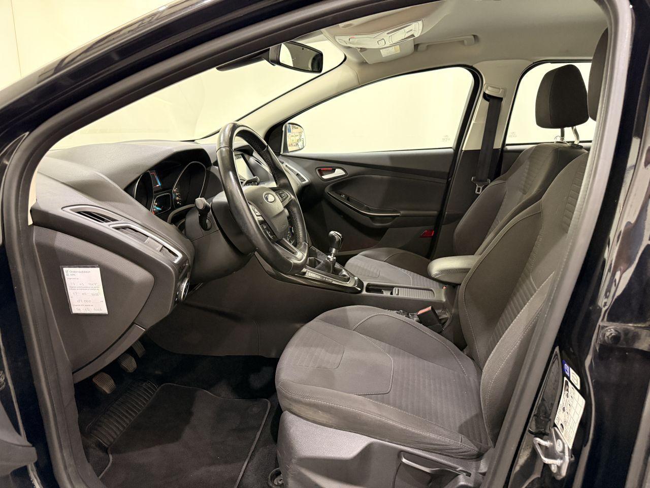 Ford Focus 2015 — фото 18