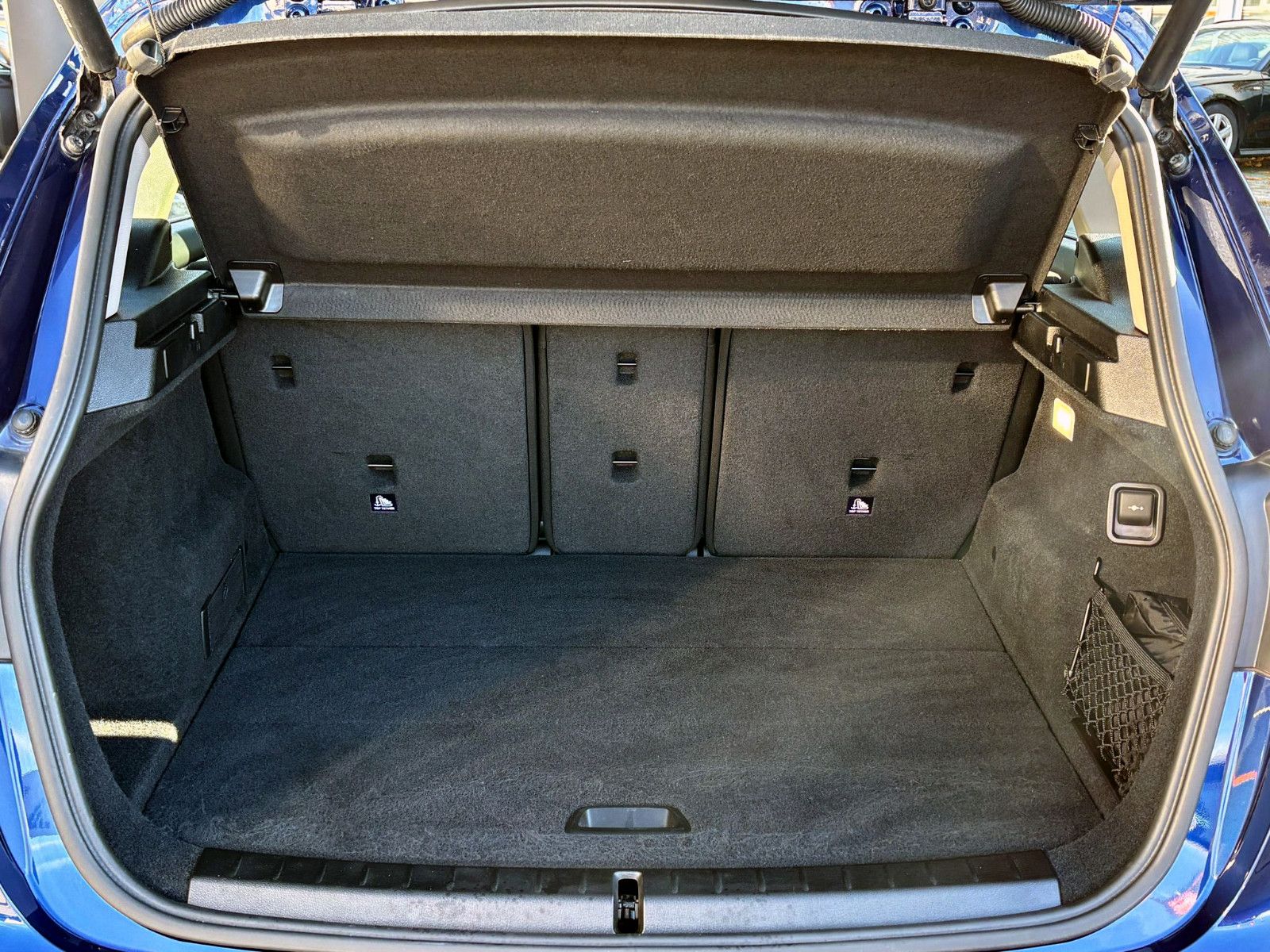 Fahrzeugabbildung BMW 220i Active Tourer Steptr. Advantage HUD ACC KAM