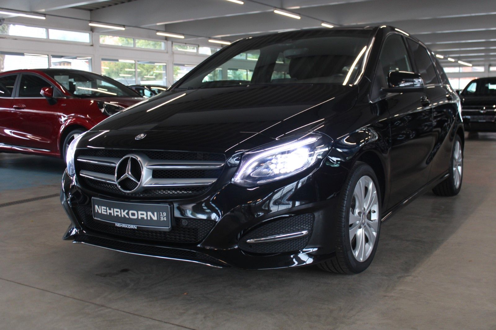 Fahrzeugabbildung Mercedes-Benz B 180 CDI Urban NAVI + PANORAMADACH + AHK