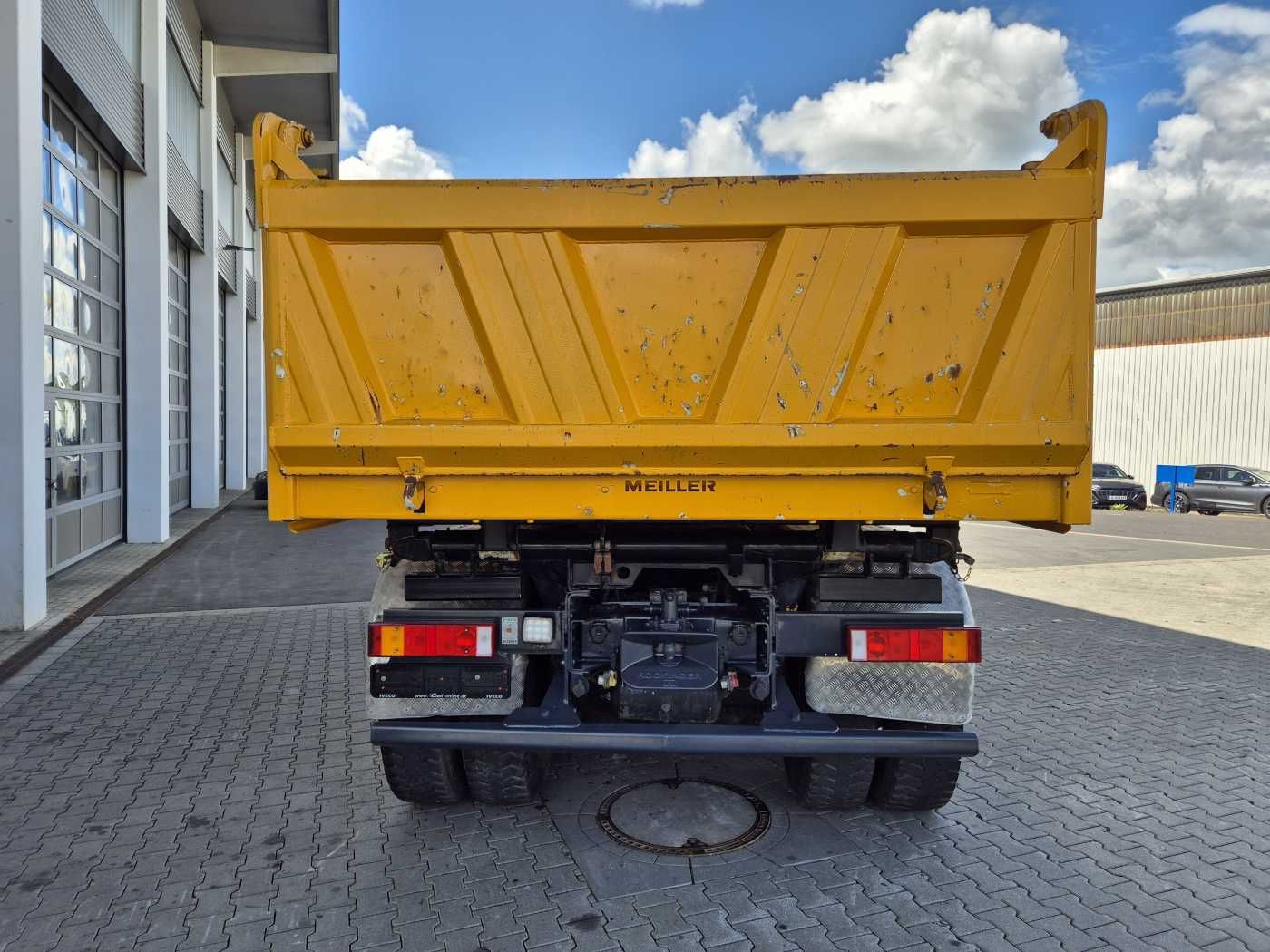 Fahrzeugabbildung Iveco Trakker AD380T50 6x4 Kipper/SZM Wechselsystem