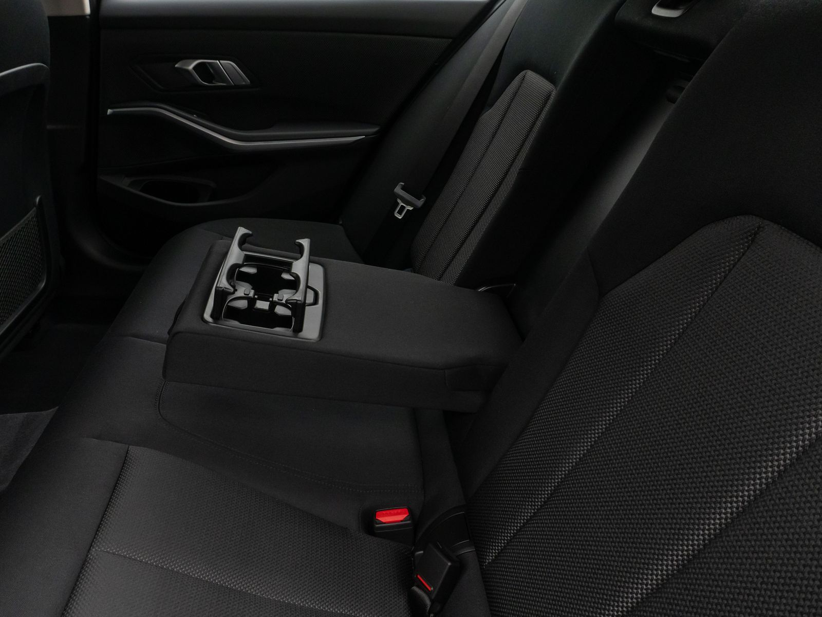 Fahrzeugabbildung BMW 320e Kamera DAB HiFi Lenkradheizung Alarm Parkas