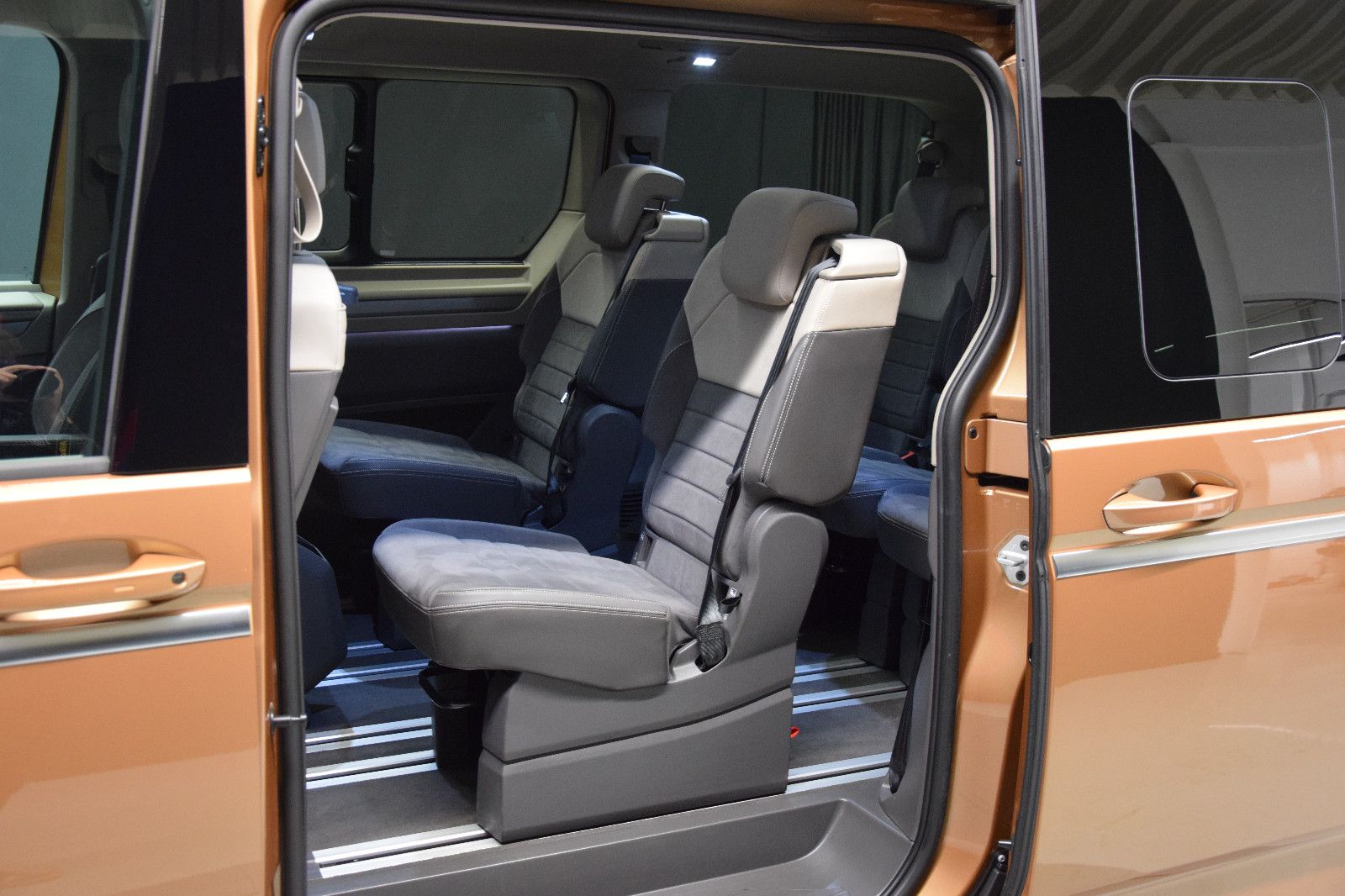 Fahrzeugabbildung Volkswagen T7 Multivan Style Lang Pano HuD h&k Memory AHK