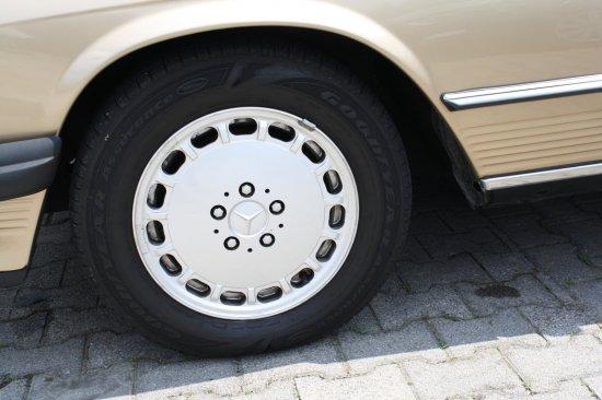 Mercedes-Benz SL 560