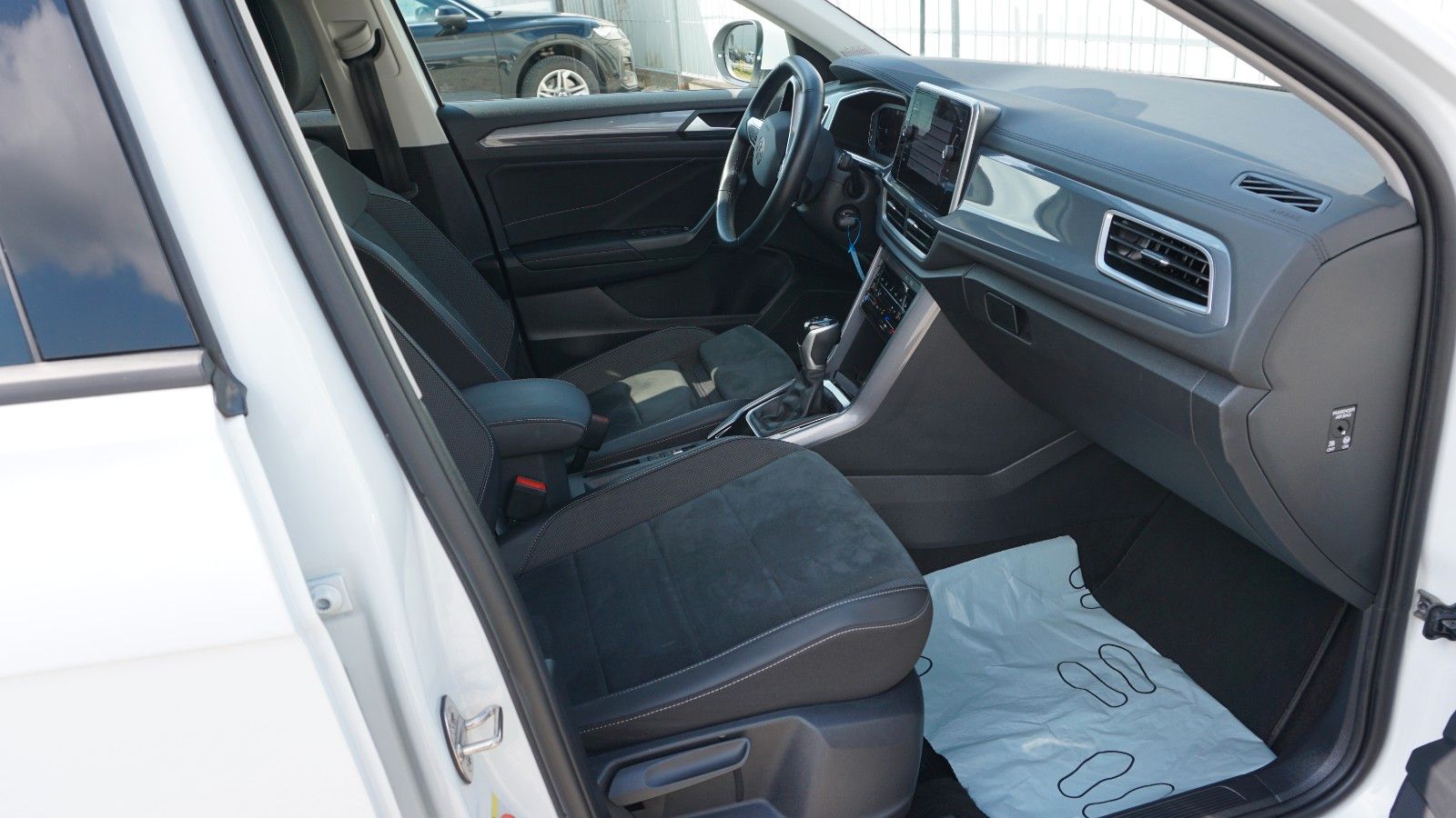 Fahrzeugabbildung Volkswagen T-Roc Style,DSG,Alcantara,LED Plus,Navi,IQ.Light