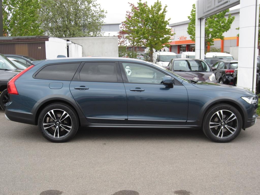 Volvo V90 Cross Country