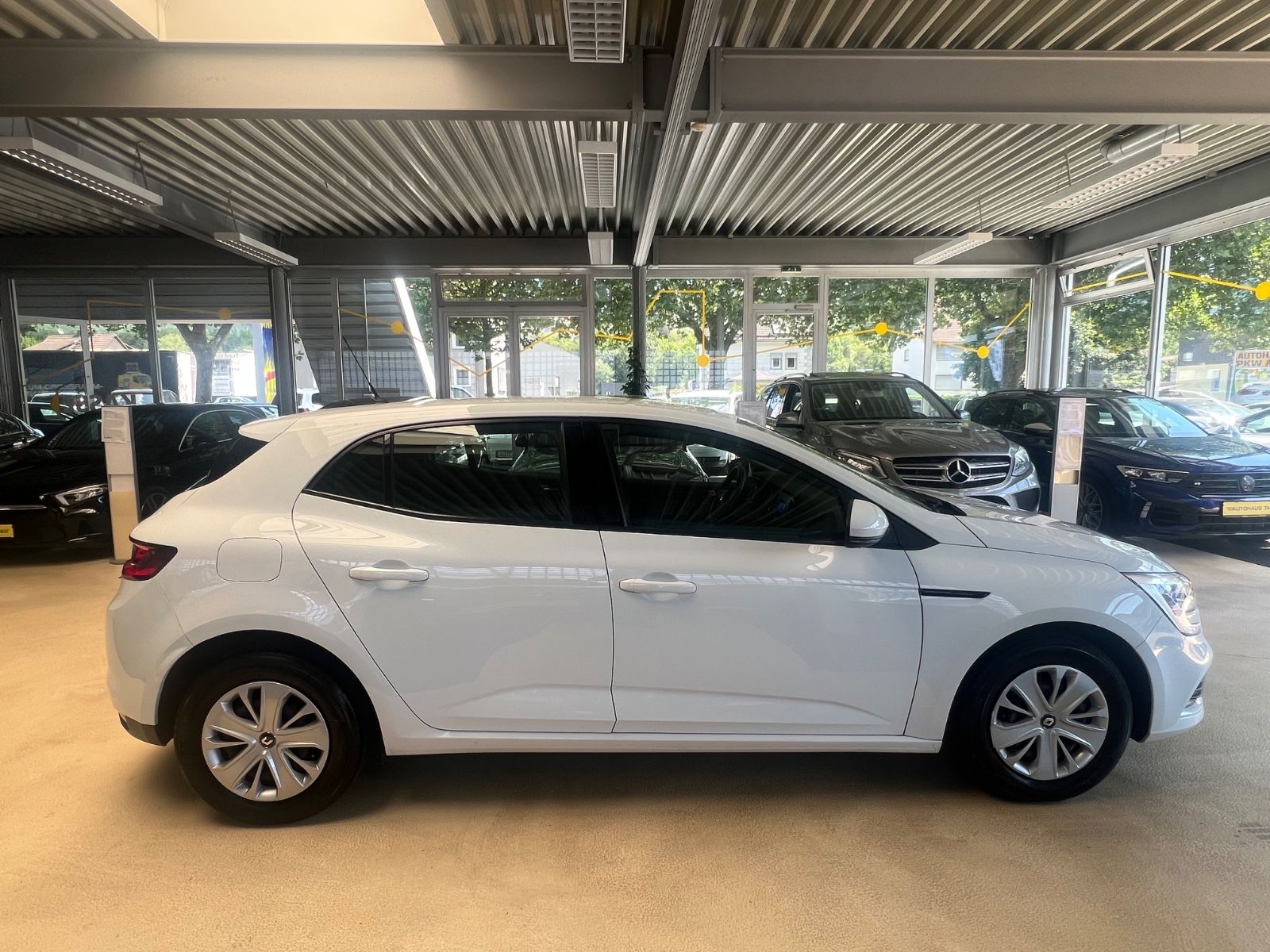 Fahrzeugabbildung Renault Megane IV Lim. 5-trg. Life *BLUETOOTH*LED*
