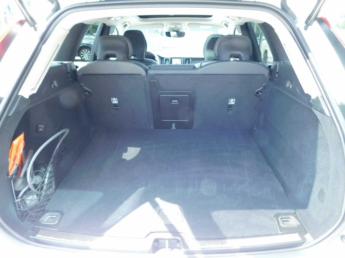 Fahrzeugabbildung Volvo XC60 T8 AWD Plug-in Hybrid Plus Dark