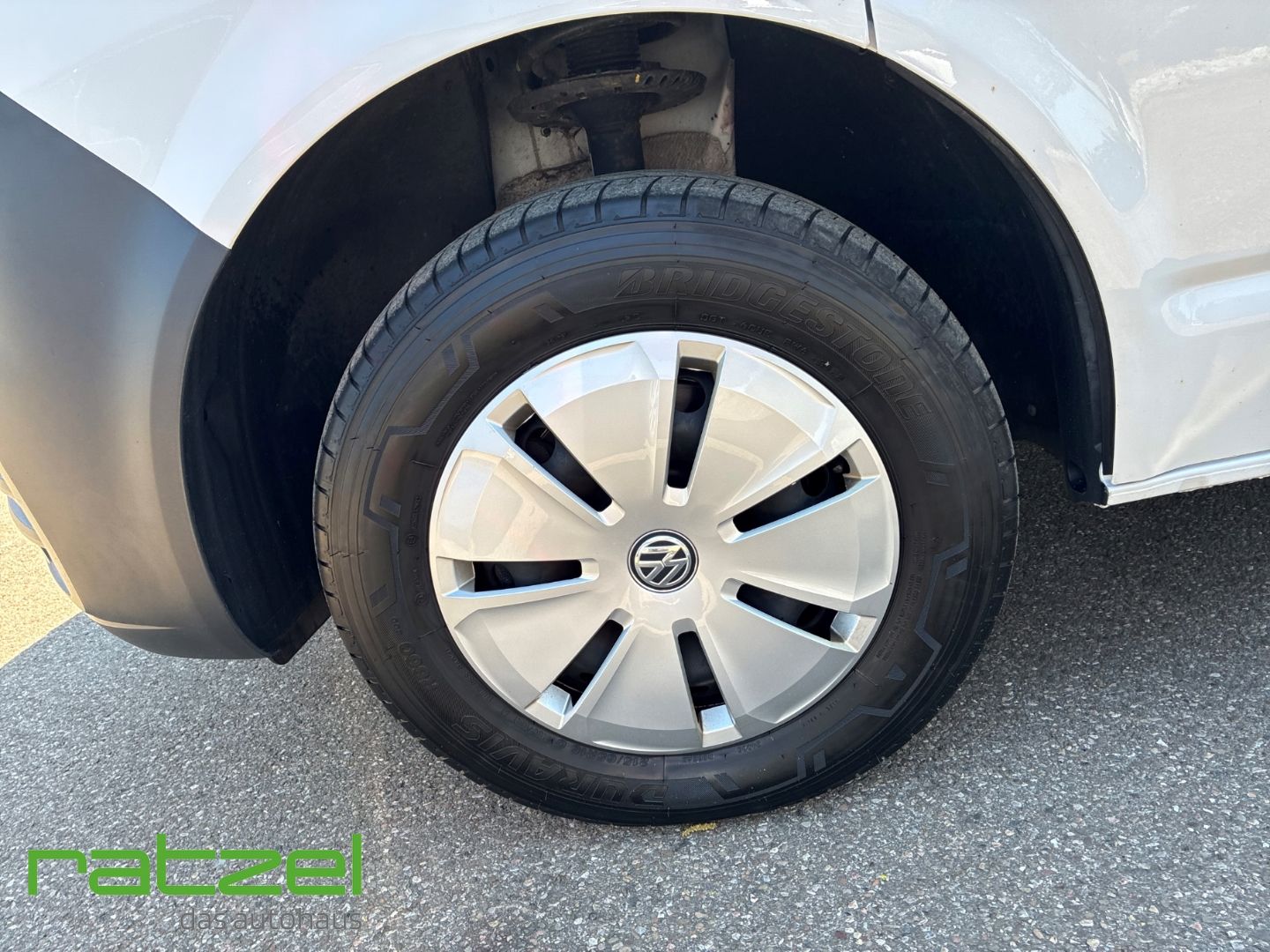 Fahrzeugabbildung Volkswagen Transporter Kombi KR 2.0 TDI 9-Sitzer AHK DAB SH