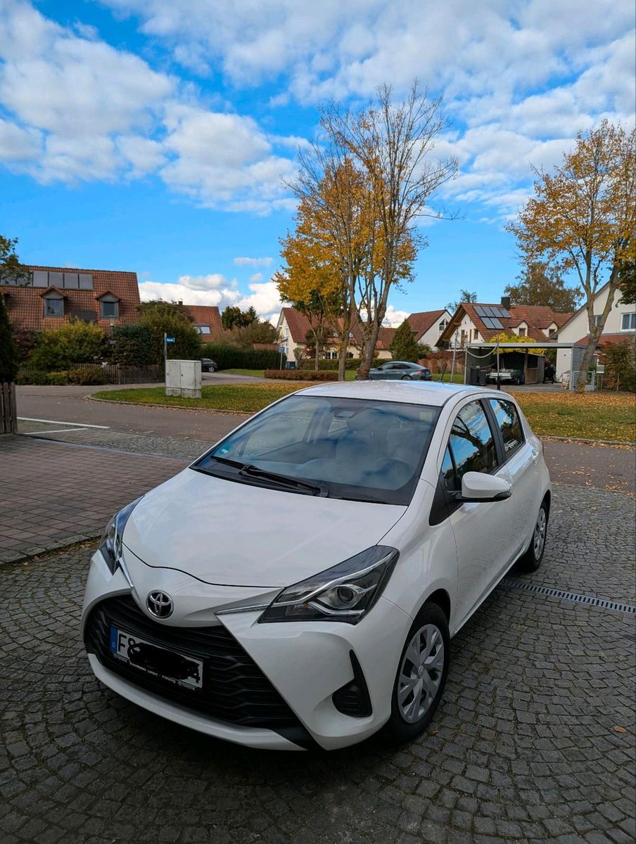 TOYOTA Yaris
