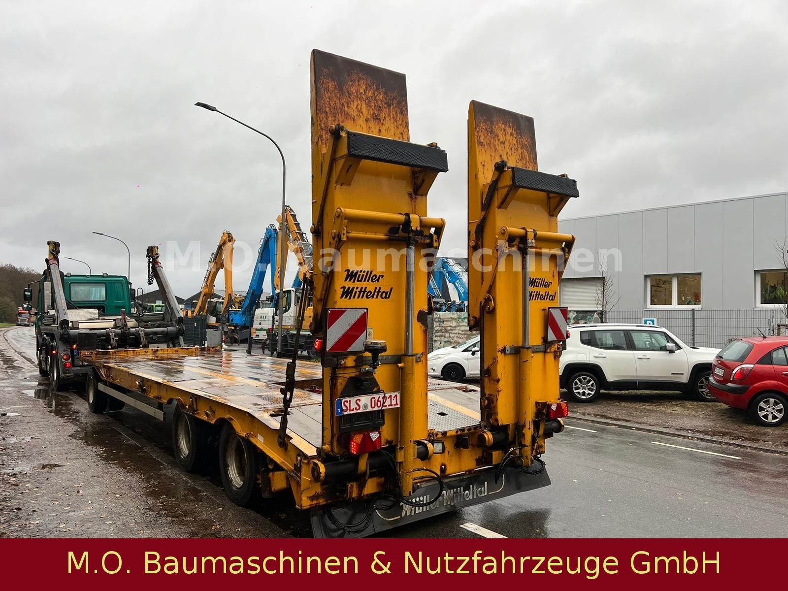 Fahrzeugabbildung Müller-Mitteltal PT 30,0 Kompakt / 3 Achser / Blatt /hydr. Rampen